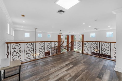 House in Miami, Florida 6 bedrooms, 487.09 sq.m. № 1823900 - photo 26