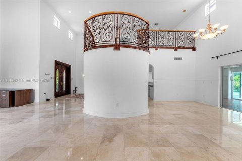 House in Miami, Florida 6 bedrooms, 487.09 sq.m. № 1823900 - photo 7