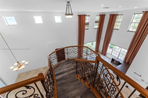 House in Miami, Florida 6 bedrooms, 487.09 sq.m. № 1823900 - photo 27