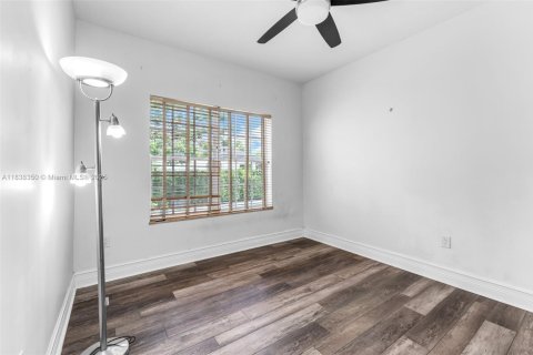 House in Miami, Florida 6 bedrooms, 487.09 sq.m. № 1823900 - photo 29