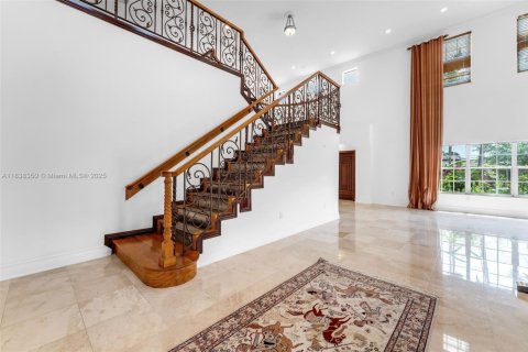 House in Miami, Florida 6 bedrooms, 487.09 sq.m. № 1823900 - photo 10