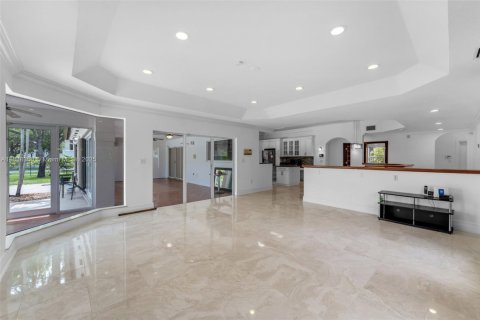 House in Miami, Florida 6 bedrooms, 487.09 sq.m. № 1823900 - photo 16