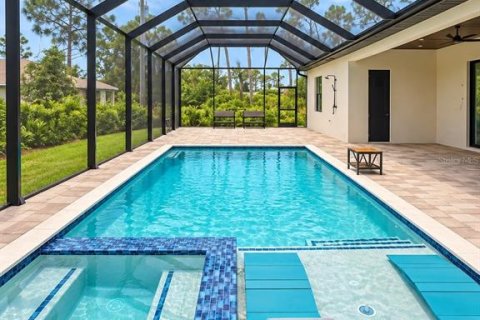 House in Port Charlotte, Florida 3 bedrooms, 189.43 sq.m. № 2396129 - photo 17
