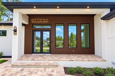 House in Port Charlotte, Florida 3 bedrooms, 189.43 sq.m. № 2396129 - photo 2