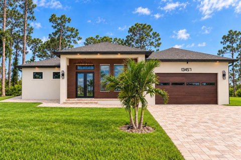 House in Port Charlotte, Florida 3 bedrooms, 189.43 sq.m. № 2396129