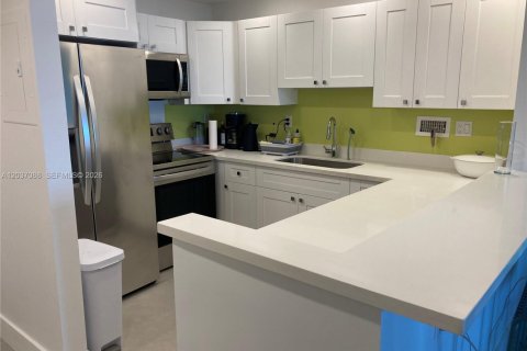 Copropriété à louer à Miami Beach, Floride: 70.61 m2 № 2088267 - photo 6