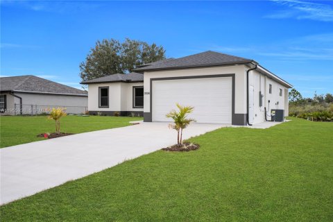 Casa en venta en Lehigh Acres, Florida, 4 dormitorios, 145.67 m2 № 2010665 - foto 2