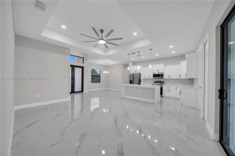 Casa en venta en Lehigh Acres, Florida, 4 dormitorios, 145.67 m2 № 2010665 - foto 9