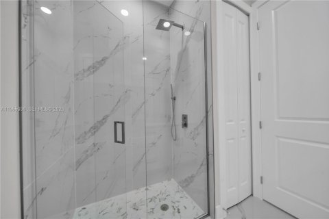 Casa en venta en Lehigh Acres, Florida, 4 dormitorios, 145.67 m2 № 2010665 - foto 13