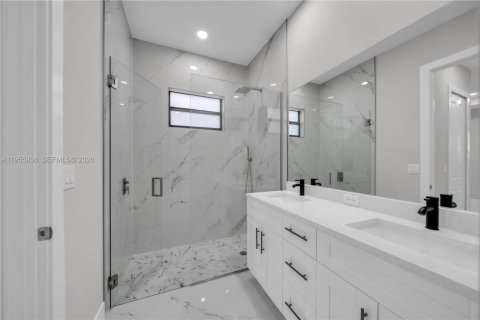 Casa en venta en Lehigh Acres, Florida, 4 dormitorios, 145.67 m2 № 2010665 - foto 11