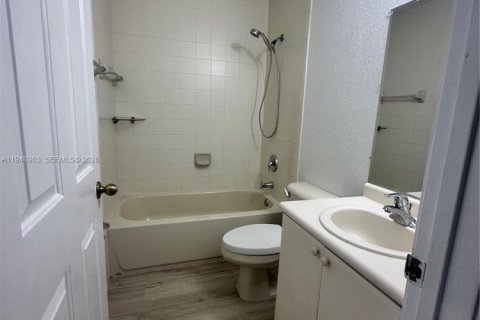 Снять в аренду таунхаус в Хомстед, Флорида 3 спальни, 120.96м2, № 2004702 - фото 26