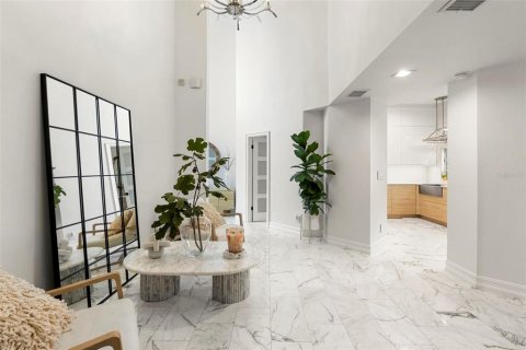 Townhouse in Tampa, Florida 3 bedrooms, 150.22 sq.m. № 2405186 - photo 12