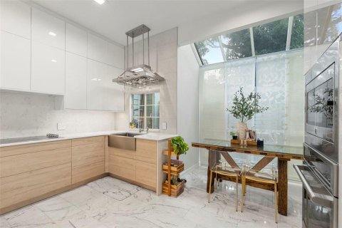 Townhouse in Tampa, Florida 3 bedrooms, 150.22 sq.m. № 2405186 - photo 13