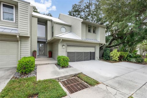 Townhouse in Tampa, Florida 3 bedrooms, 150.22 sq.m. № 2405186 - photo 2