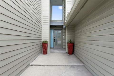 Townhouse in Tampa, Florida 3 bedrooms, 150.22 sq.m. № 2405186 - photo 4