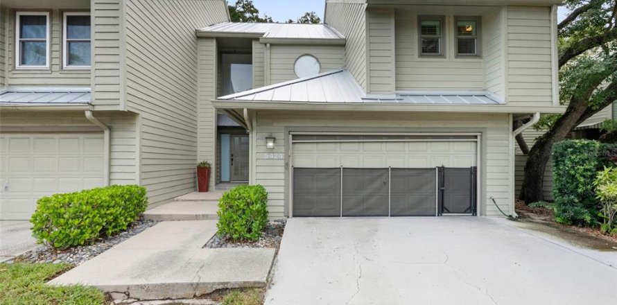 Townhouse in Tampa, Florida 3 bedrooms, 150.22 sq.m. № 2405186