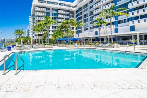 Condo in Miami Beach, Florida  № 1832512 - photo 17