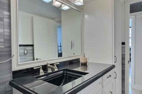 Купить кондоминиум в Халландейл-Бич, Флорида 3 комнаты, 121.89м2, № 2082999 - фото 20