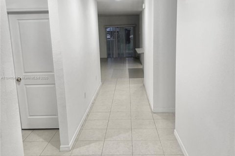 Casa en venta en Port St. Lucie, Florida, 4 dormitorios, 166.85 m2 № 1830945 - foto 2