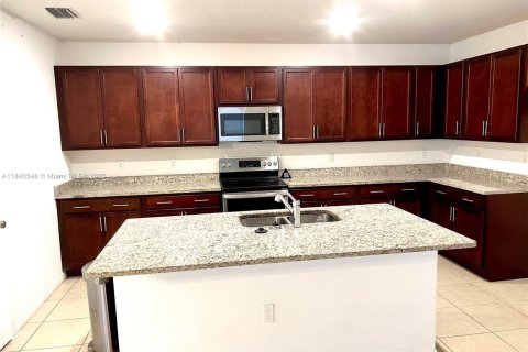 Casa en venta en Port St. Lucie, Florida, 4 dormitorios, 166.85 m2 № 1830945 - foto 4