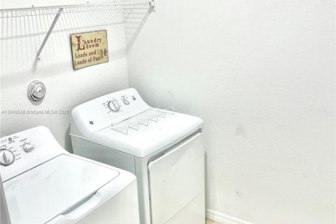 Casa en venta en Port St. Lucie, Florida, 4 dormitorios, 166.85 m2 № 1830945 - foto 7
