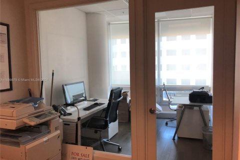 Купить коммерческую недвижимость в Авентура, Флорида № 2035348 - фото 12