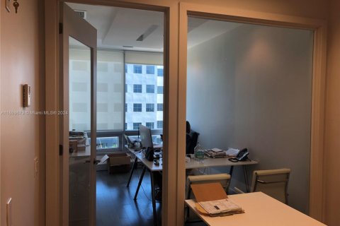 Купить коммерческую недвижимость в Авентура, Флорида № 2035348 - фото 15