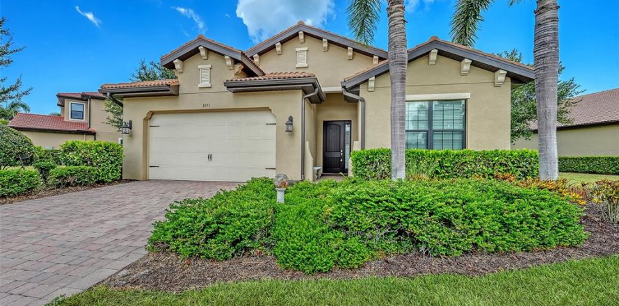 House in Nokomis, Florida 3 bedrooms, 184.32 sq.m. № 2151644