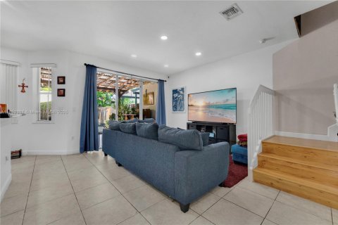 Townhouse in Homestead, Florida 4 bedrooms, 163.97 sq.m. № 1889954 - photo 4