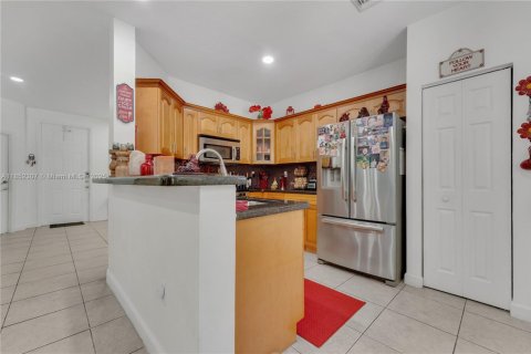 Townhouse in Homestead, Florida 4 bedrooms, 163.97 sq.m. № 1889954 - photo 9