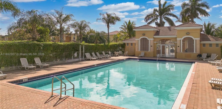 Townhouse in Homestead, Florida 4 bedrooms, 163.97 sq.m. № 1889954