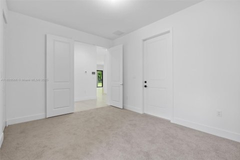 House in Cooper City, Florida 4 bedrooms, 355.91 sq.m. № 1796332 - photo 29