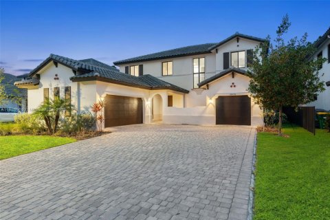 House in Cooper City, Florida 4 bedrooms, 355.91 sq.m. № 1796332 - photo 1
