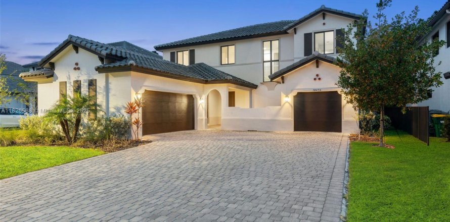House in Cooper City, Florida 4 bedrooms, 355.91 sq.m. № 1796332