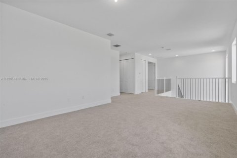 House in Cooper City, Florida 4 bedrooms, 355.91 sq.m. № 1796332 - photo 14