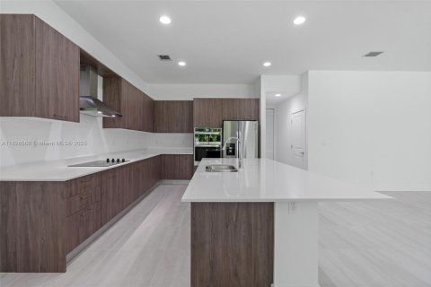 House in Cooper City, Florida 4 bedrooms, 355.91 sq.m. № 1796332 - photo 6