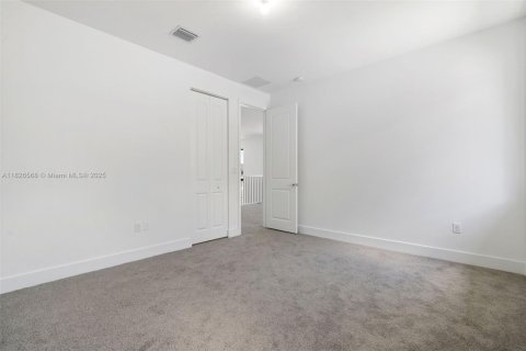 House in Cooper City, Florida 4 bedrooms, 355.91 sq.m. № 1796332 - photo 30