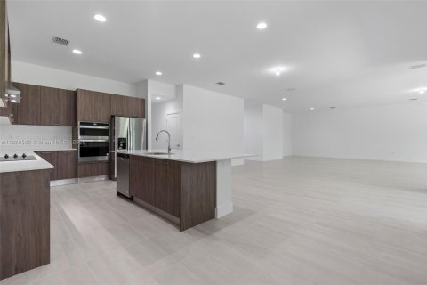 House in Cooper City, Florida 4 bedrooms, 355.91 sq.m. № 1796332 - photo 9