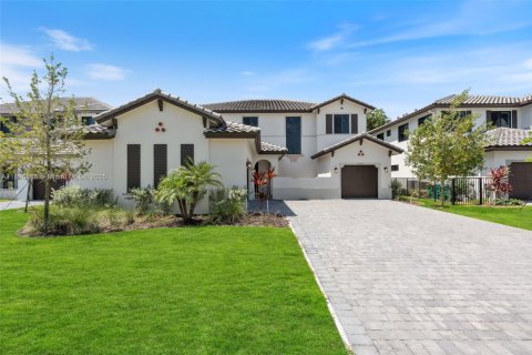 House in Cooper City, Florida 4 bedrooms, 355.91 sq.m. № 1796332 - photo 2