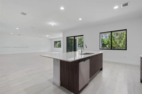 House in Cooper City, Florida 4 bedrooms, 355.91 sq.m. № 1796332 - photo 8