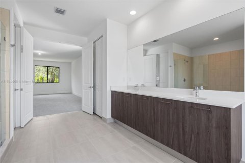 House in Cooper City, Florida 4 bedrooms, 355.91 sq.m. № 1796332 - photo 20