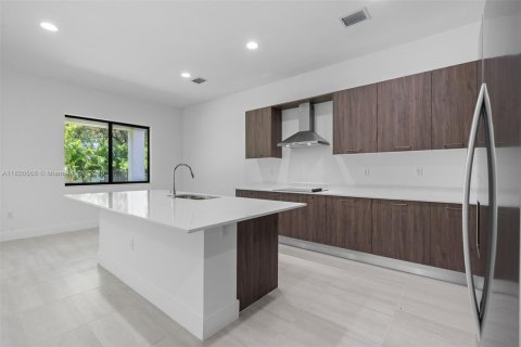 House in Cooper City, Florida 4 bedrooms, 355.91 sq.m. № 1796332 - photo 7