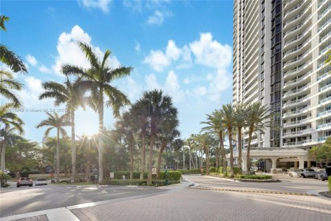 Condo in Aventura, Florida, 3 bedrooms  № 1875423 - photo 27