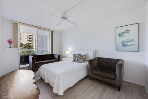 Condo in Aventura, Florida, 3 bedrooms  № 1875423 - photo 17