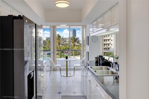 Condo in Aventura, Florida, 3 bedrooms  № 1875423 - photo 11