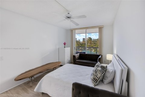 Condo in Aventura, Florida, 3 bedrooms  № 1875423 - photo 18