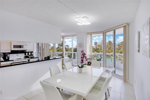 Condo in Aventura, Florida, 3 bedrooms  № 1875423 - photo 6