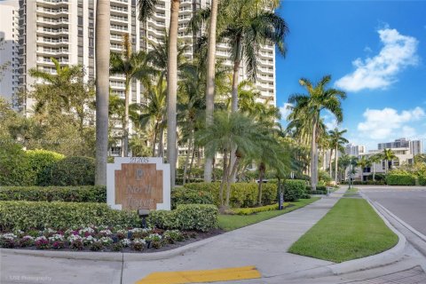 Condo in Aventura, Florida, 3 bedrooms  № 1875423 - photo 23