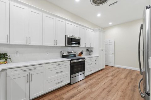 Casa en venta en Lakeland, Florida, 3 dormitorios, 153.38 m2 № 2225713 - foto 9