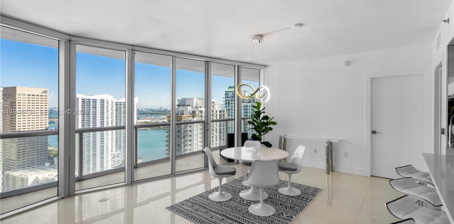 Condo in Miami, Florida, 2 bedrooms  № 2002916